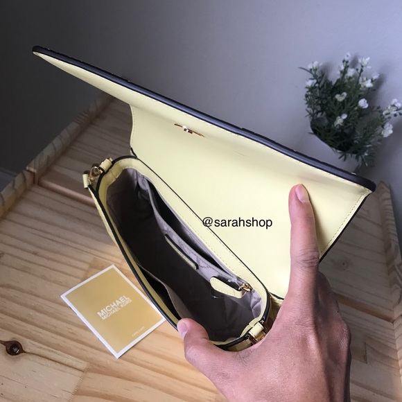 🌼Michael Kors Purse - Picture 9 of 13